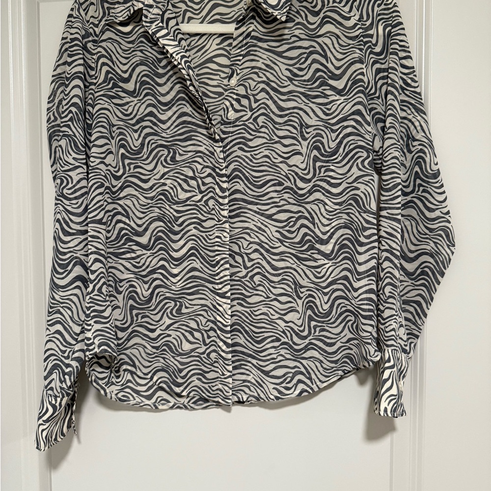 Abercrombie & Fitch Black and White Button Down Shirt